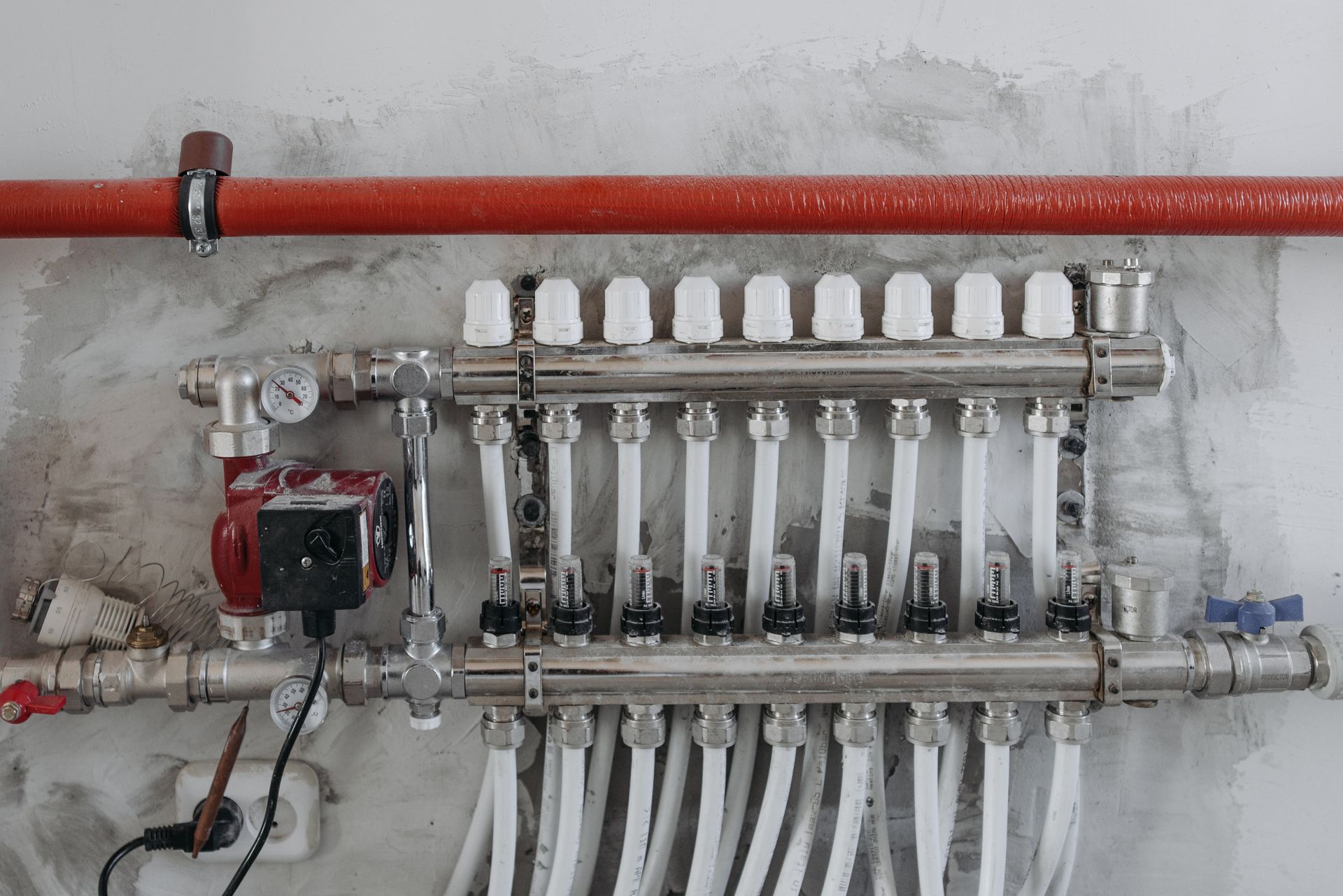 Industrial pump manifold with pressure gauges